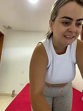 Im Amelia online show from November 2025 12:38:01 PM