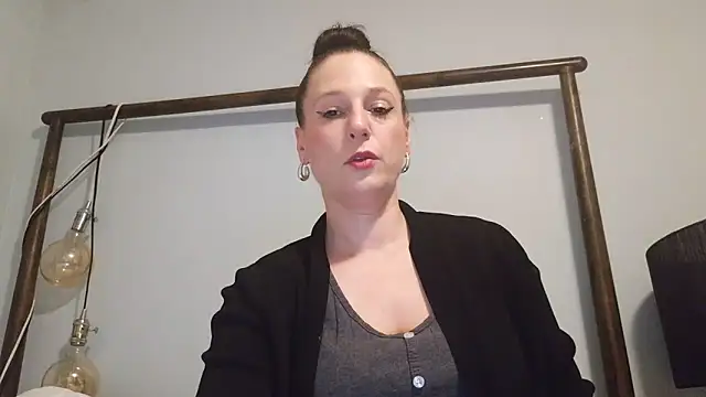 Audrey hotty online show from February 2026 05:00:01 AM