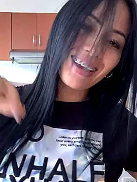 Snapshot of Sara_luna_ chatting on December 2024 08:50:01 PM Sara luna  online show from December 2024 08:50:01 PM