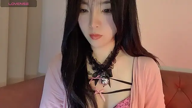 Snapshot of NickiBloom chatting on January 2025 02:53:02 PM NickiBloom online show from January 2025 02:53:02 PM