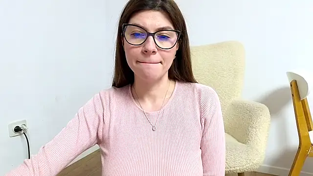 Jullyenn3 online show from March 2025 06:01:01 PM