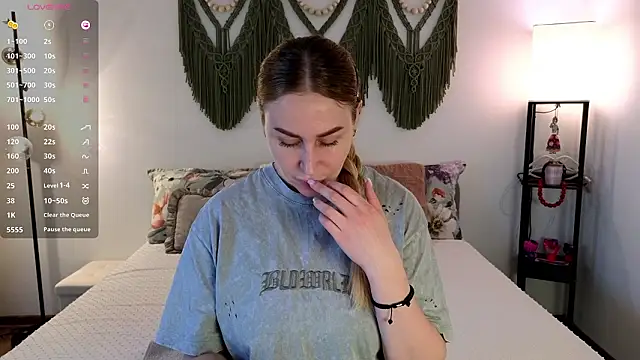 AliceMYs online show from March 2026 10:37:02 AM