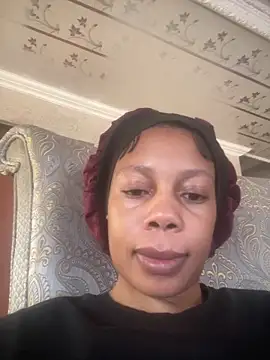 Snapshot of NAUGHTYSHALOTXX chatting on October 2025 09:18:02 AM NAUGHTYSHALOTXX online show from October 2025 09:18:02 AM