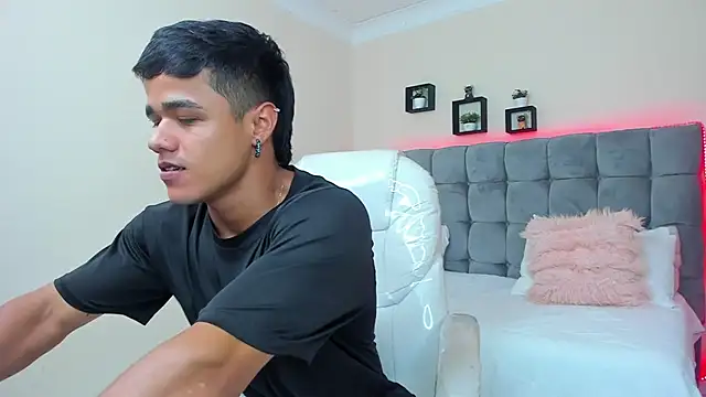 Rob saenz  online show from February 2025 07:49:01 PM