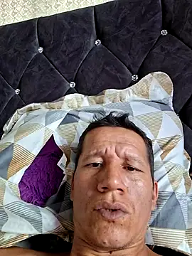 Snapshot of leoytessa_10 chatting on February 2025 08:00:01 PM leoytessa 10 online show from February 2025 08:00:01 PM