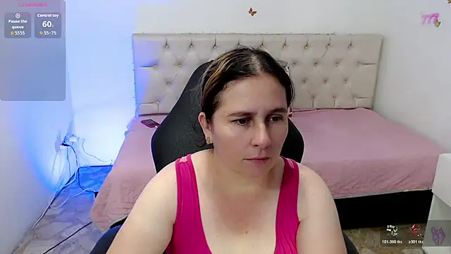 Snapshot of victoria_jones chatting on April 2026 03:28:02 PM victoria jones online show from April 2026 03:28:02 PM