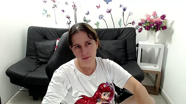 Snapshot of victoria_jones chatting on May 2026 12:21:01 PM victoria jones online show from May 2026 12:21:01 PM
