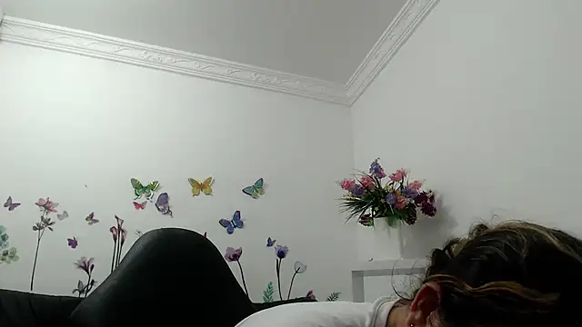 Snapshot of victoria_jones chatting on May 2026 01:10:02 PM victoria jones online show from May 2026 01:10:02 PM