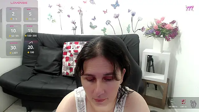 Snapshot of victoria_jones chatting on May 2026 12:57:01 PM victoria jones online show from May 2026 12:57:01 PM