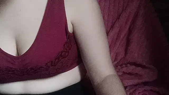 Snapshot of MarieFerguson chatting on December 2024 01:24:02 PM MarieFerguson online show from December 2024 01:24:02 PM