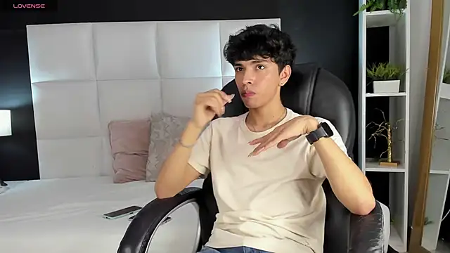 Santy carrington online show from December 2024 08:45:01 PM