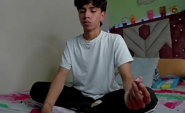 Snapshot of Santy_carrington chatting on November 2025 03:20:02 AM Santy carrington online show from November 2025 03:20:02 AM