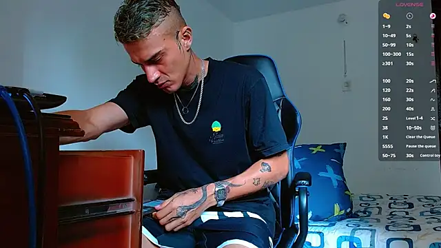 bray hotboy777 online show from November 2025 03:01:02 PM