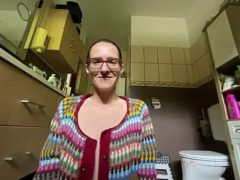 Snapshot of Milky_hairy_mommy chatting on April 2026 11:01:01 AM Milky hairy mommy online show from April 2026 11:01:01 AM