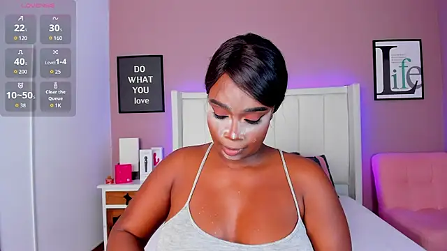 Britanymooree online show from October 2025 07:49:01 PM