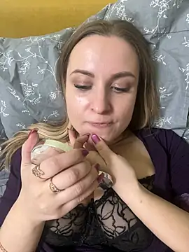 OlgaBuzzz online show from February 2025 12:27:02 PM