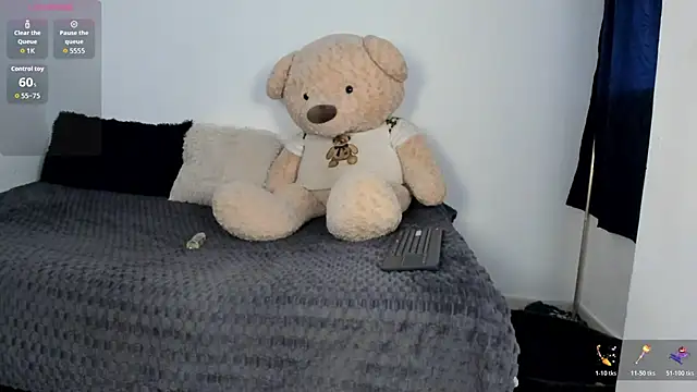 Snapshot of LittleParker chatting on June 2026 01:05:02 PM LittleParker online show from June 2026 01:05:02 PM