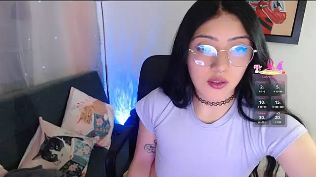 Snapshot of Suzanne_abbey chatting on February 2026 11:20:02 PM Suzanne abbey online show from February 2026 11:20:02 PM