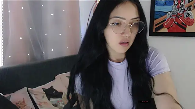 Snapshot of Suzanne_abbey chatting on April 2026 10:47:02 PM Suzanne abbey online show from April 2026 10:47:02 PM