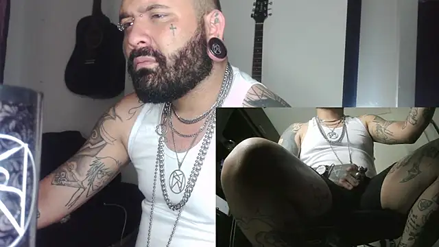 Snapshot of darkclothes chatting on December 2024 02:16:02 PM darkclothes online show from December 2024 02:16:02 PM