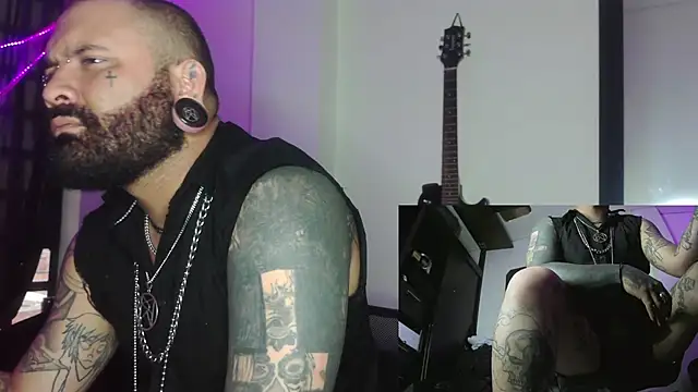 Snapshot of darkclothes chatting on December 2024 11:28:02 AM darkclothes online show from December 2024 11:28:02 AM