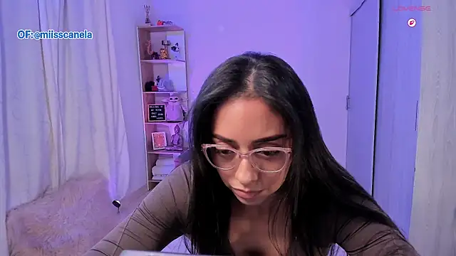 Aleja24Evans online show from December 2025 12:40:02 AM