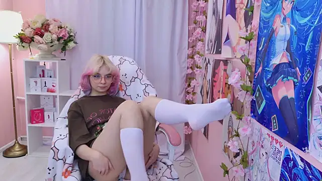 Coconut Mia online show from October 2025 03:10:01 PM