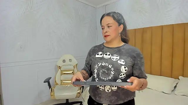 Daphne81  online show from January 2025 02:19:02 AM