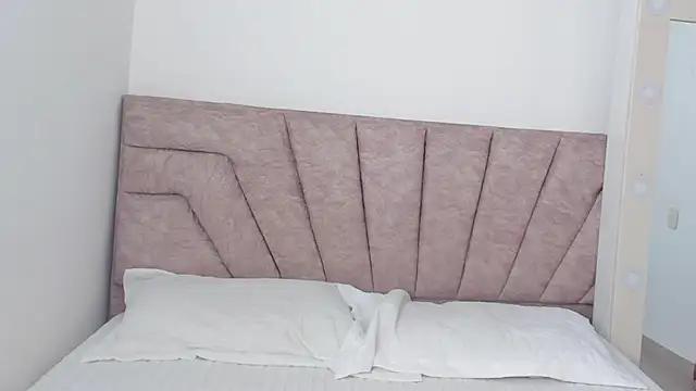 SavannahWildee online show from April 2026 08:10:01 PM