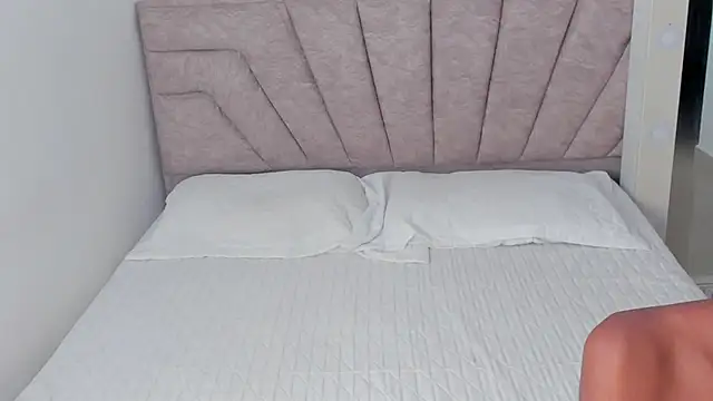 SavannahWildee online show from April 2026 01:26:02 PM