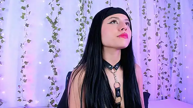 Snapshot of EmilyWithe chatting on May 2026 12:30:02 AM EmilyWithe online show from May 2026 12:30:02 AM