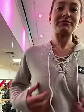 Snapshot of Pollypearson chatting on January 2025 12:49:01 PM Pollypearson online show from January 2025 12:49:01 PM