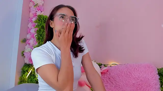 Scarlet Red  online show from March 2025 12:09:02 PM