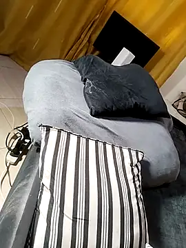 Hugemassivebootie online show from December 2025 11:39:02 AM