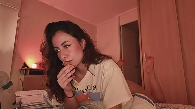 juanasnz99 online show from November 2025 04:56:01 AM