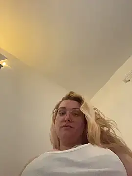 Lalalynn online show from April 2026 07:56:02 PM