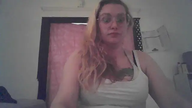 Lalalynn online show from April 2026 06:25:01 PM