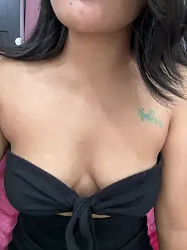 Snapshot of LeisyXO chatting on March 2026 07:30:01 PM LeisyXO online show from March 2026 07:30:01 PM