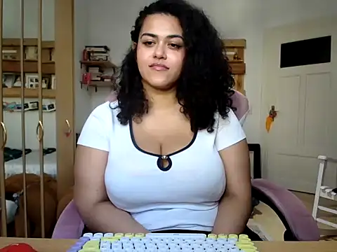 Curvydesifromgermany online show from March 2026 01:39:01 PM