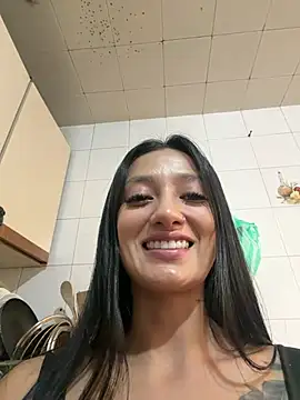 Snapshot of mariiana-diaz chatting on June 2026 04:21:02 PM mariiana-diaz online show from June 2026 04:21:02 PM