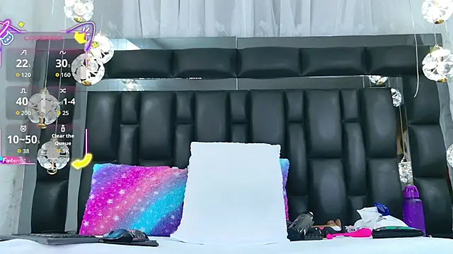 AuraRoss online show from November 2025 07:07:02 PM