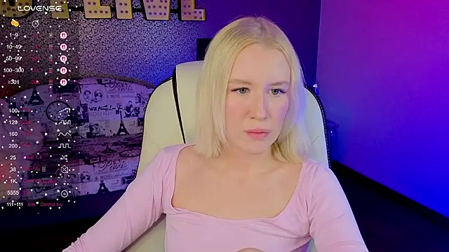 Snapshot of Selenatrend chatting on February 2026 07:03:02 AM Selenatrend online show from February 2026 07:03:02 AM