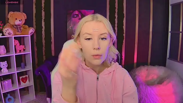 Snapshot of Selenatrend chatting on February 2026 06:24:01 AM Selenatrend online show from February 2026 06:24:01 AM