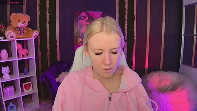 Snapshot of Selenatrend chatting on February 2026 12:04:01 PM Selenatrend online show from February 2026 12:04:01 PM