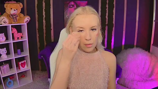 Snapshot of Selenatrend chatting on July 2026 06:09:02 AM Selenatrend online show from July 2026 06:09:02 AM