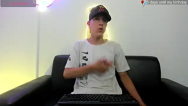 Snapshot of Dei_v_48 chatting on January 2025 08:15:02 PM Dei v 48 online show from January 2025 08:15:02 PM