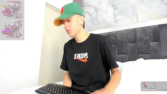 Snapshot of Dei_v_48 chatting on January 2025 07:57:01 PM Dei v 48 online show from January 2025 07:57:01 PM