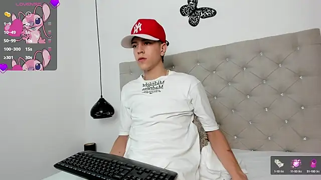 Snapshot of Dei_v_48 chatting on March 2025 03:53:02 AM Dei v 48 online show from March 2025 03:53:02 AM