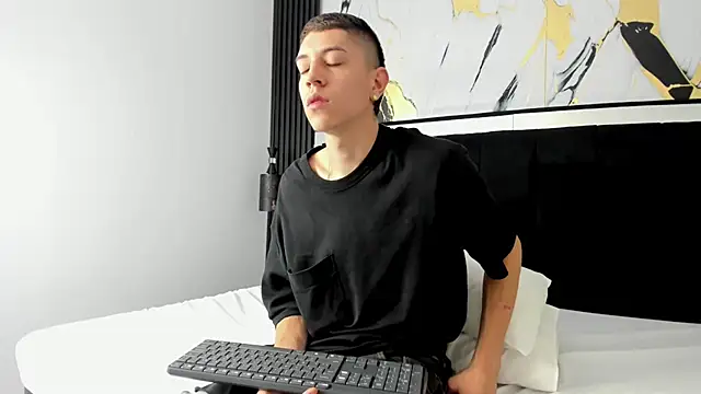 Snapshot of Dei_v_48 chatting on March 2025 08:33:02 PM Dei v 48 online show from March 2025 08:33:02 PM