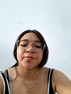 -VICKKY online show from April 2026 02:20:01 PM